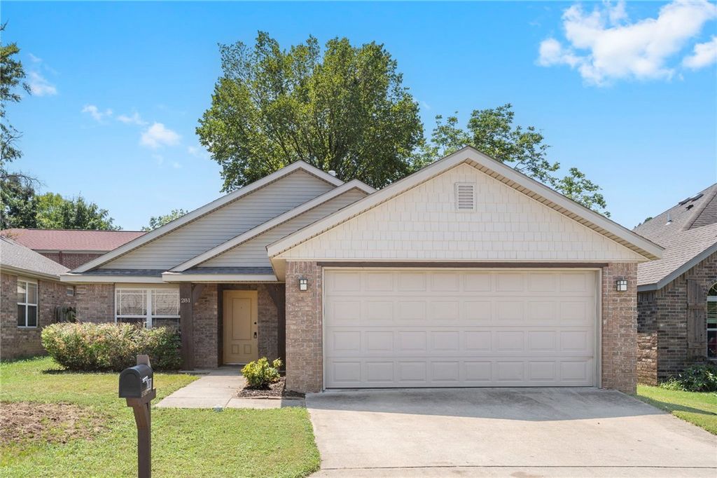 281 E Madrid Street, Fayetteville, AR 72703