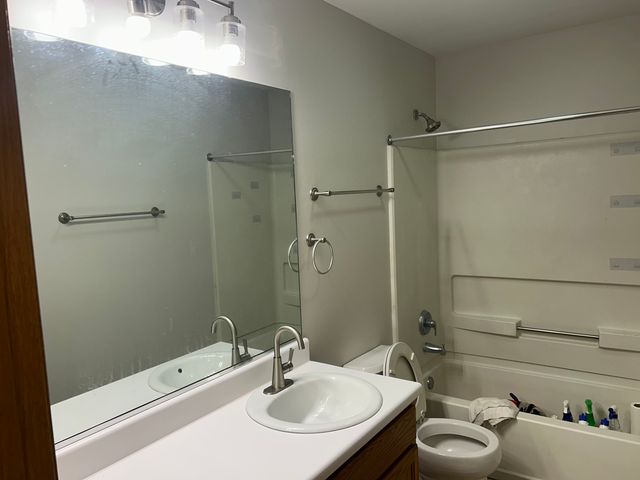1308 Jenna Drive A, South Elgin, IL 60177