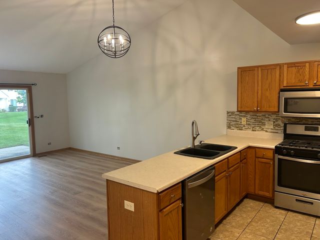 1308 Jenna Drive A, South Elgin, IL 60177