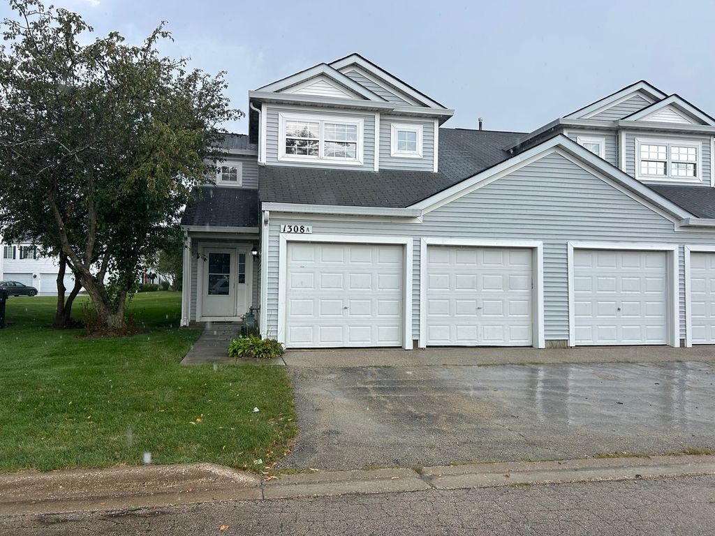 1308 Jenna Drive A, South Elgin, IL 60177
