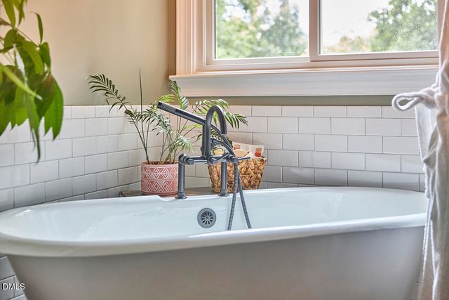 5513 Point Lake Court, Holly Springs, NC 27540