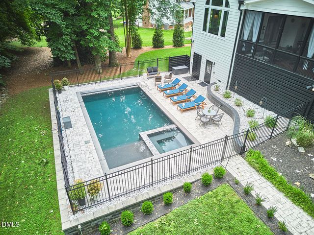 5513 Point Lake Court, Holly Springs, NC 27540