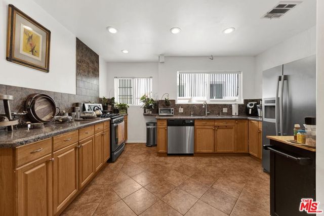 529 W Wilson Avenue, Glendale, CA 91203