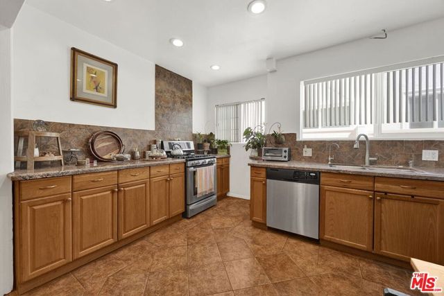 529 W Wilson Avenue, Glendale, CA 91203
