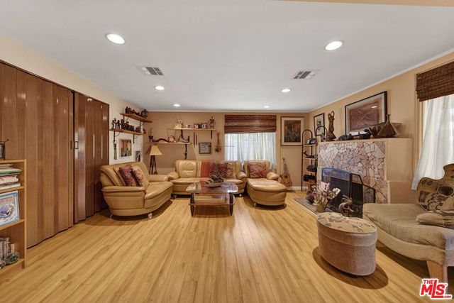 529 W Wilson Avenue, Glendale, CA 91203