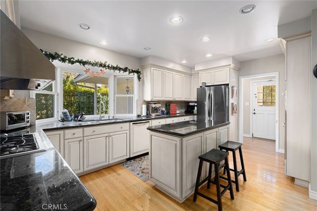 2964 Lombardy, Pasadena, CA 91107