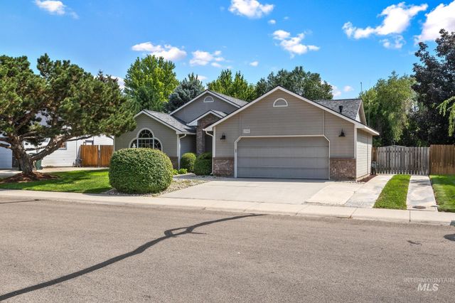 2305 E Chateau Dr, Meridian, ID 83646