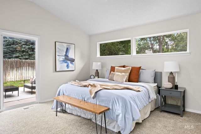 2305 E Chateau Dr, Meridian, ID 83646