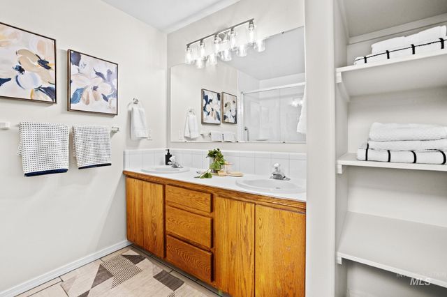 2305 E Chateau Dr, Meridian, ID 83646
