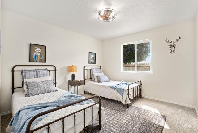 2305 E Chateau Dr, Meridian, ID 83646