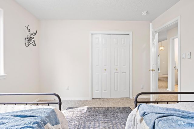 2305 E Chateau Dr, Meridian, ID 83646