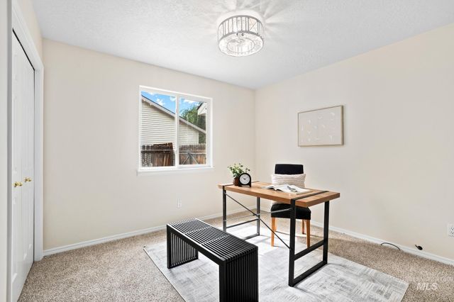 2305 E Chateau Dr, Meridian, ID 83646