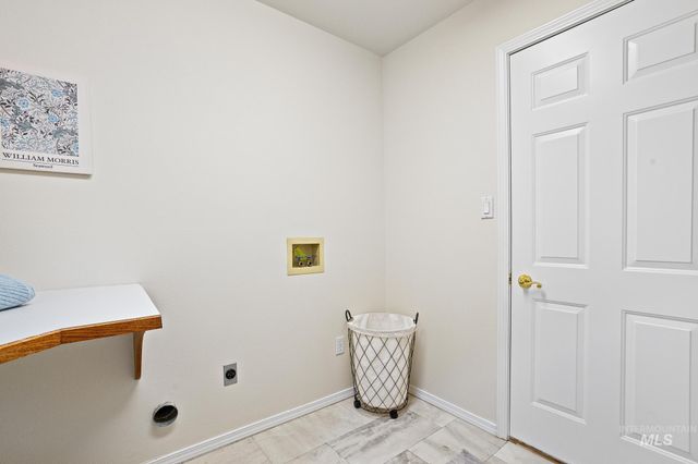 2305 E Chateau Dr, Meridian, ID 83646