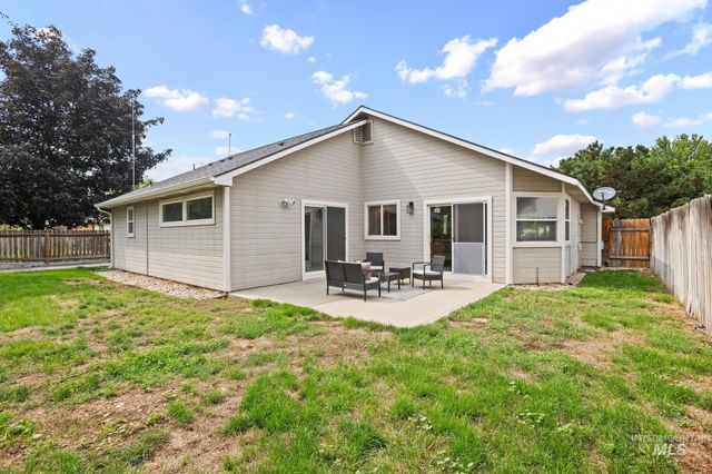 2305 E Chateau Dr, Meridian, ID 83646