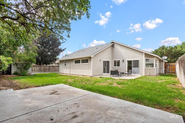 2305 E Chateau Dr, Meridian, ID 83646