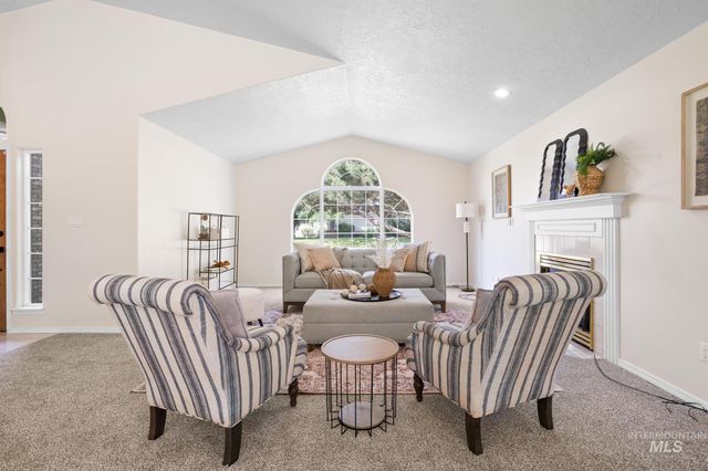 2305 E Chateau Dr, Meridian, ID 83646