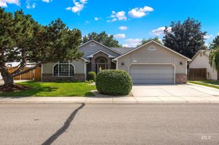 2305 E Chateau Dr, Meridian, ID 83646