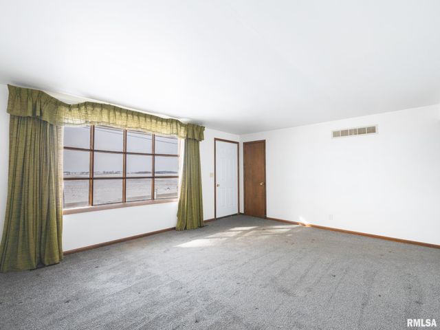 700 S HANCOCK Street, Tremont, IL 61568