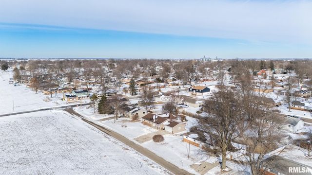 700 S HANCOCK Street, Tremont, IL 61568