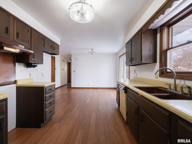 700 S HANCOCK Street, Tremont, IL 61568