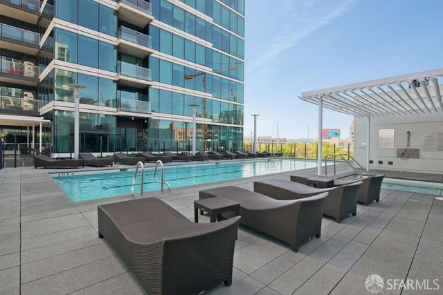 425 1st Street 1406, San Francisco, CA 94105