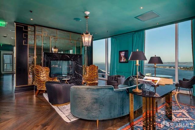 425 1st Street 1406, San Francisco, CA 94105
