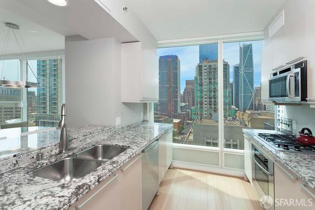 425 1st Street 1406, San Francisco, CA 94105