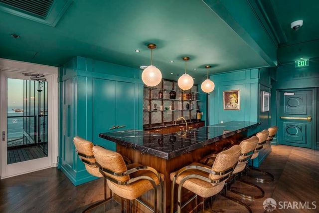 425 1st Street 1406, San Francisco, CA 94105