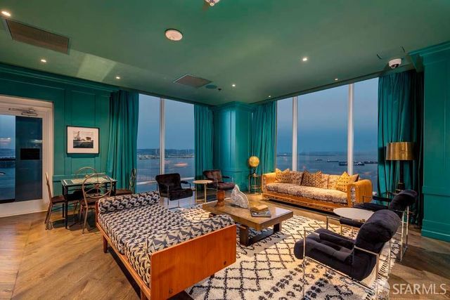 425 1st Street 1406, San Francisco, CA 94105