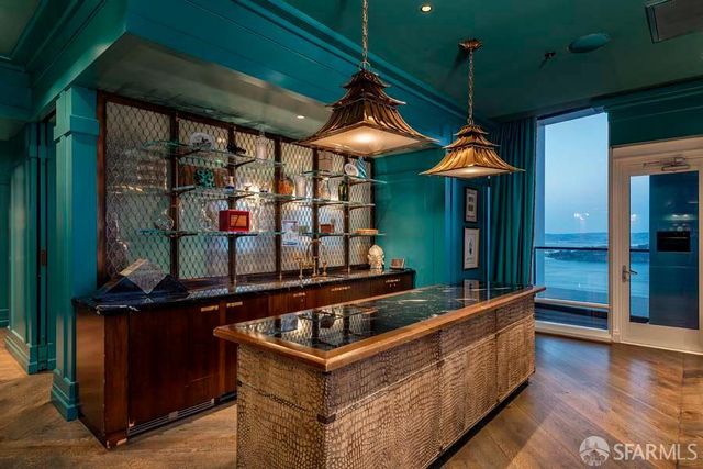425 1st Street 1406, San Francisco, CA 94105