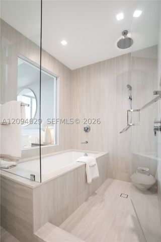 2411 Laguna Cr 907, Miami, FL 33181