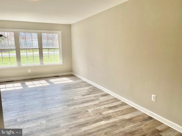 704 S LAKEVIEW DR, Cross Junction, VA 22625