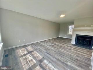 704 S LAKEVIEW DR, Cross Junction, VA 22625