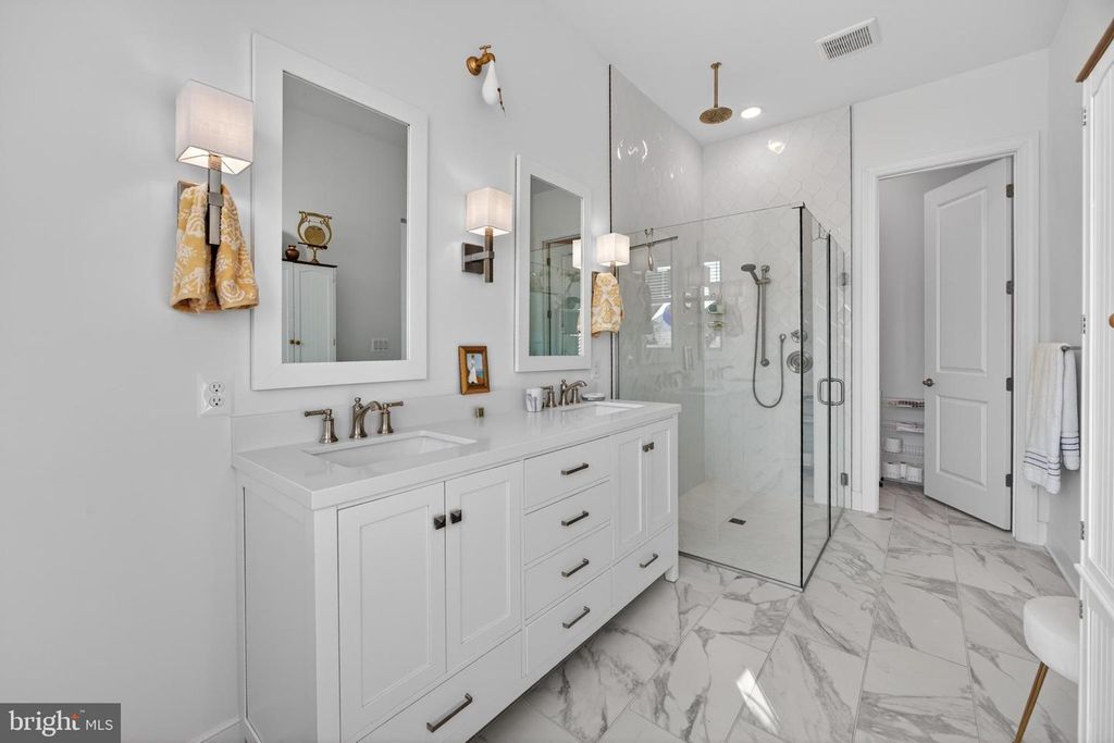 Image 17 of property listing at 215 KINGFISHER LN, Chester, MD 21619