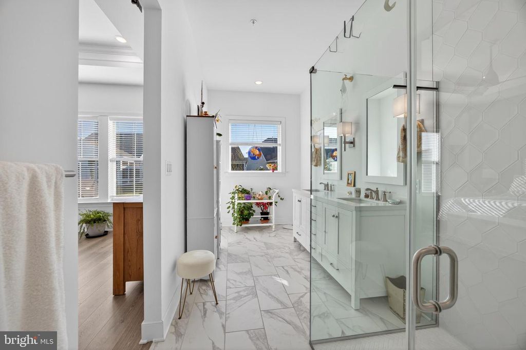 Image 18 of property listing at 215 KINGFISHER LN, Chester, MD 21619