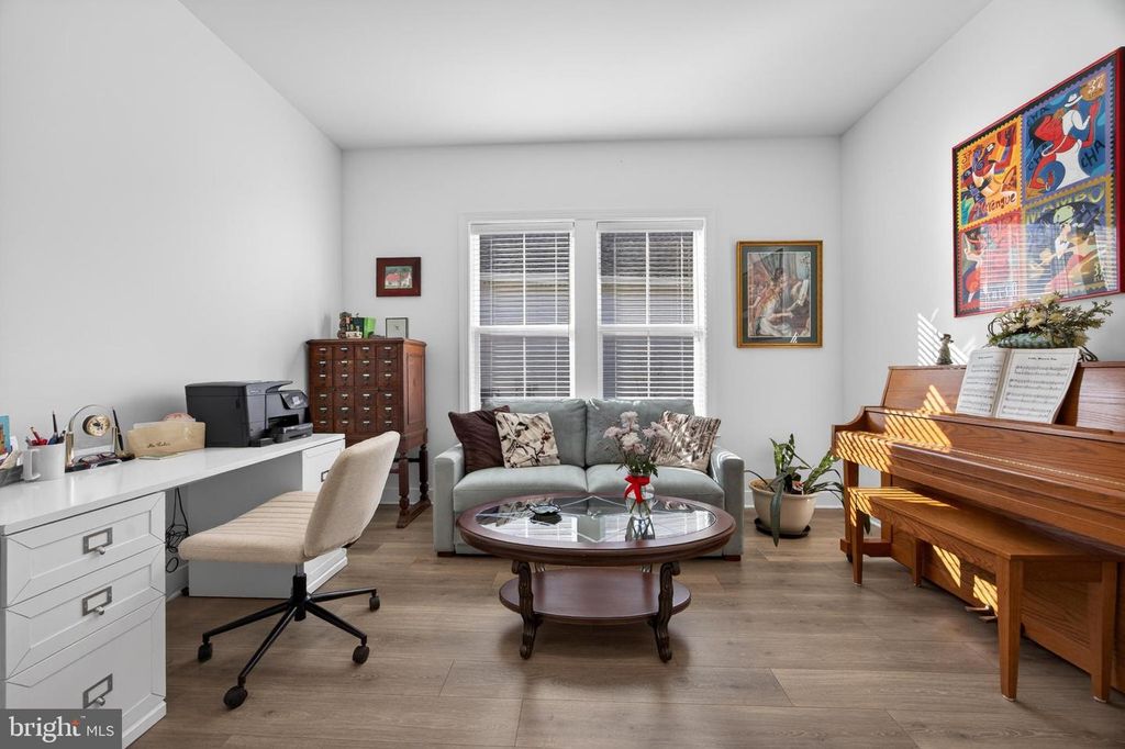 Image 21 of property listing at 215 KINGFISHER LN, Chester, MD 21619