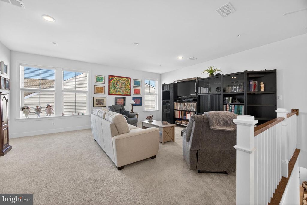 Image 23 of property listing at 215 KINGFISHER LN, Chester, MD 21619