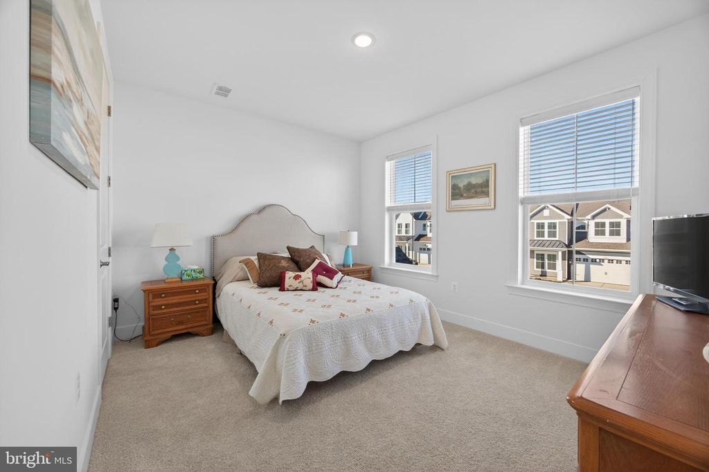 Image 24 of property listing at 215 KINGFISHER LN, Chester, MD 21619