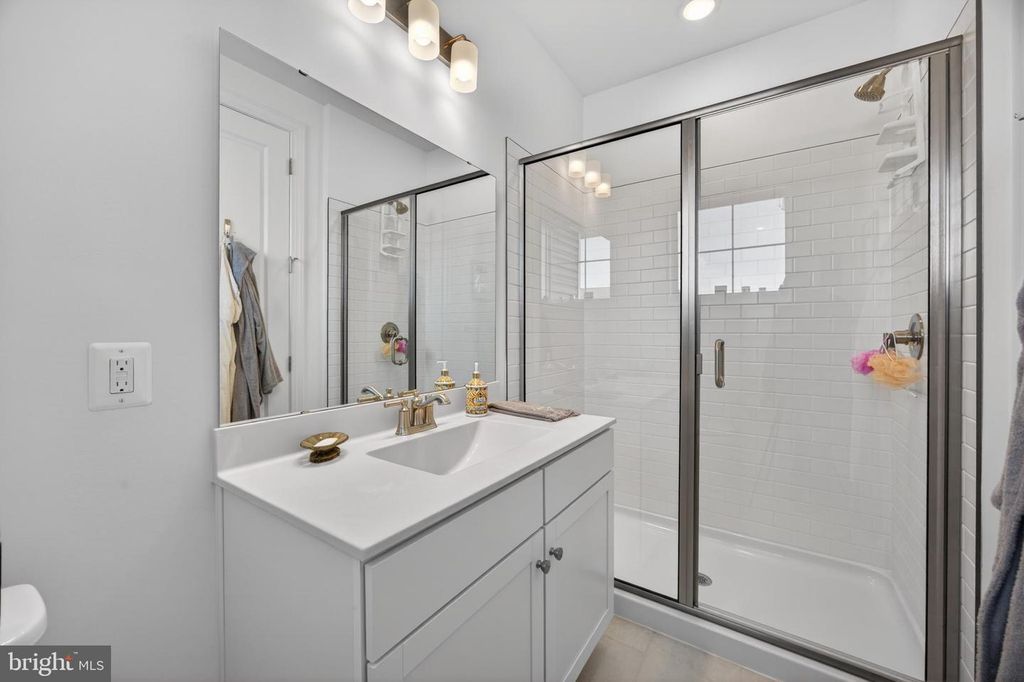 Image 25 of property listing at 215 KINGFISHER LN, Chester, MD 21619