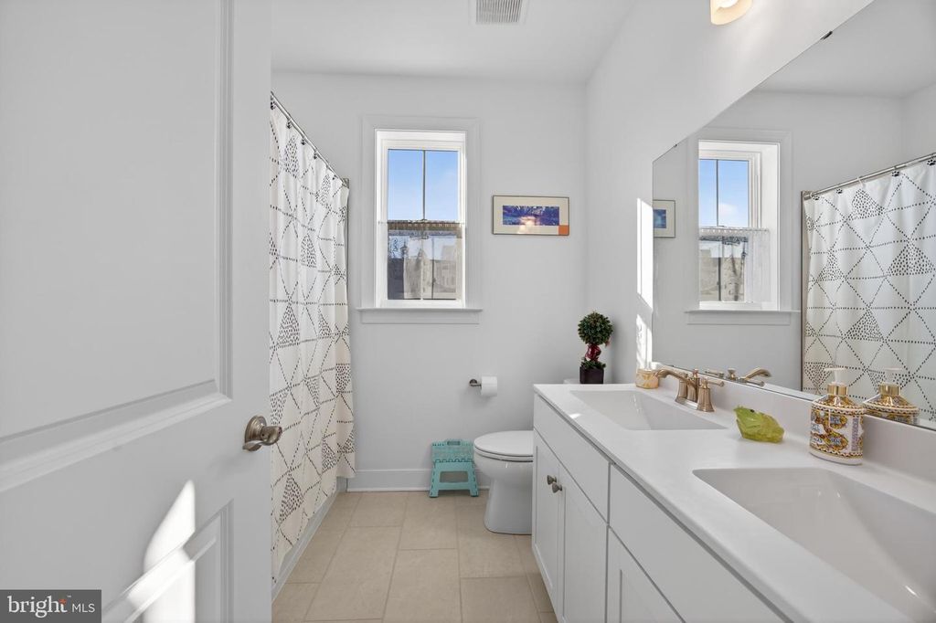 Image 27 of property listing at 215 KINGFISHER LN, Chester, MD 21619