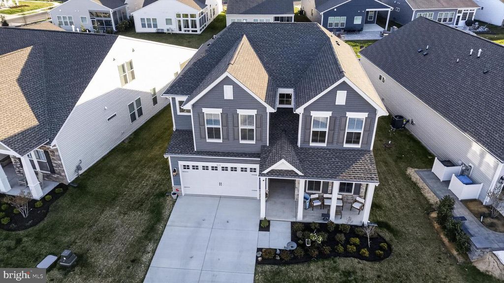 Image 3 of property listing at 215 KINGFISHER LN, Chester, MD 21619