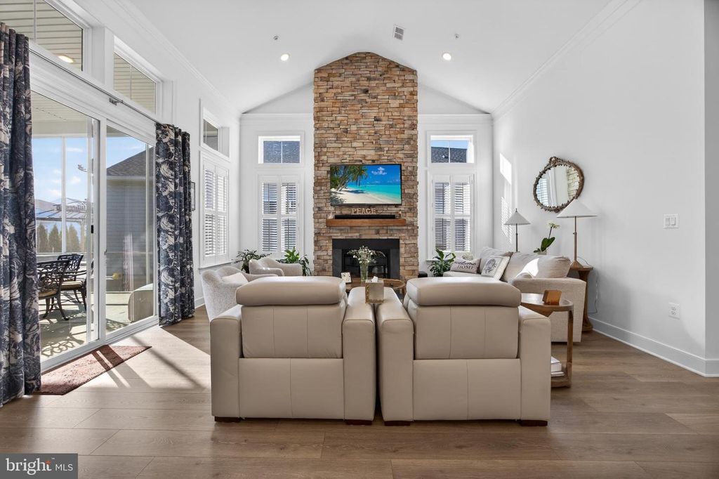 Image 9 of property listing at 215 KINGFISHER LN, Chester, MD 21619