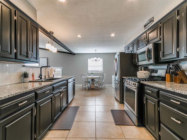 11400 Ashford Drive, Yukon, OK 73099
