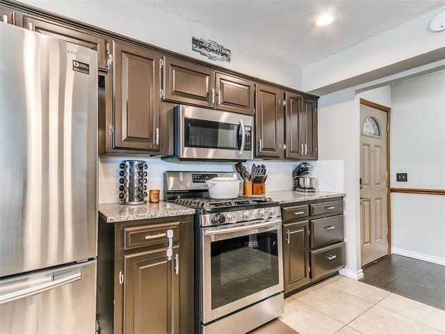 11400 Ashford Drive, Yukon, OK 73099