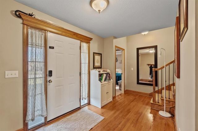 1607 NW Pin Oak Court, Grain Valley, MO 64029