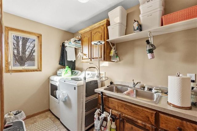 1607 NW Pin Oak Court, Grain Valley, MO 64029