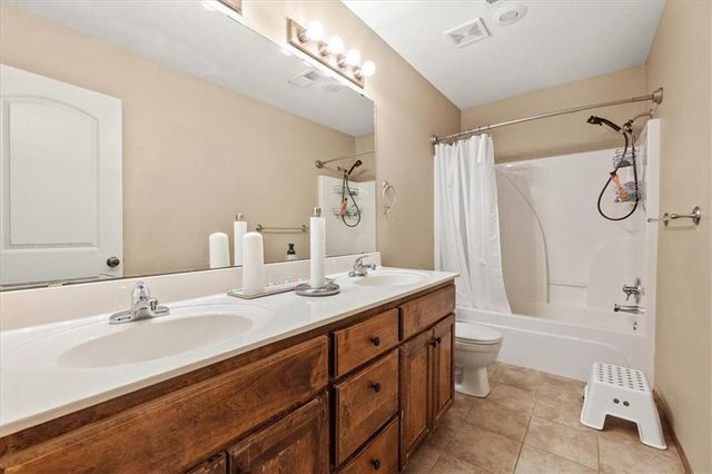 1607 NW Pin Oak Court, Grain Valley, MO 64029