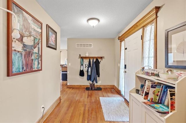 1607 NW Pin Oak Court, Grain Valley, MO 64029