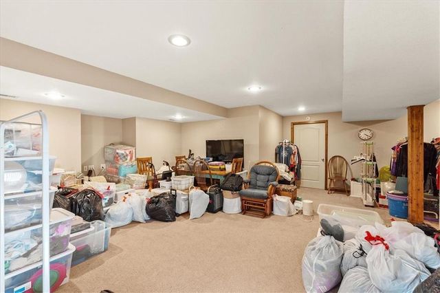 1607 NW Pin Oak Court, Grain Valley, MO 64029