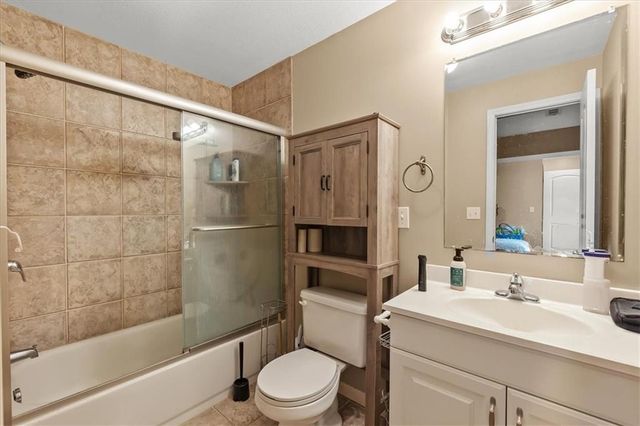 1607 NW Pin Oak Court, Grain Valley, MO 64029